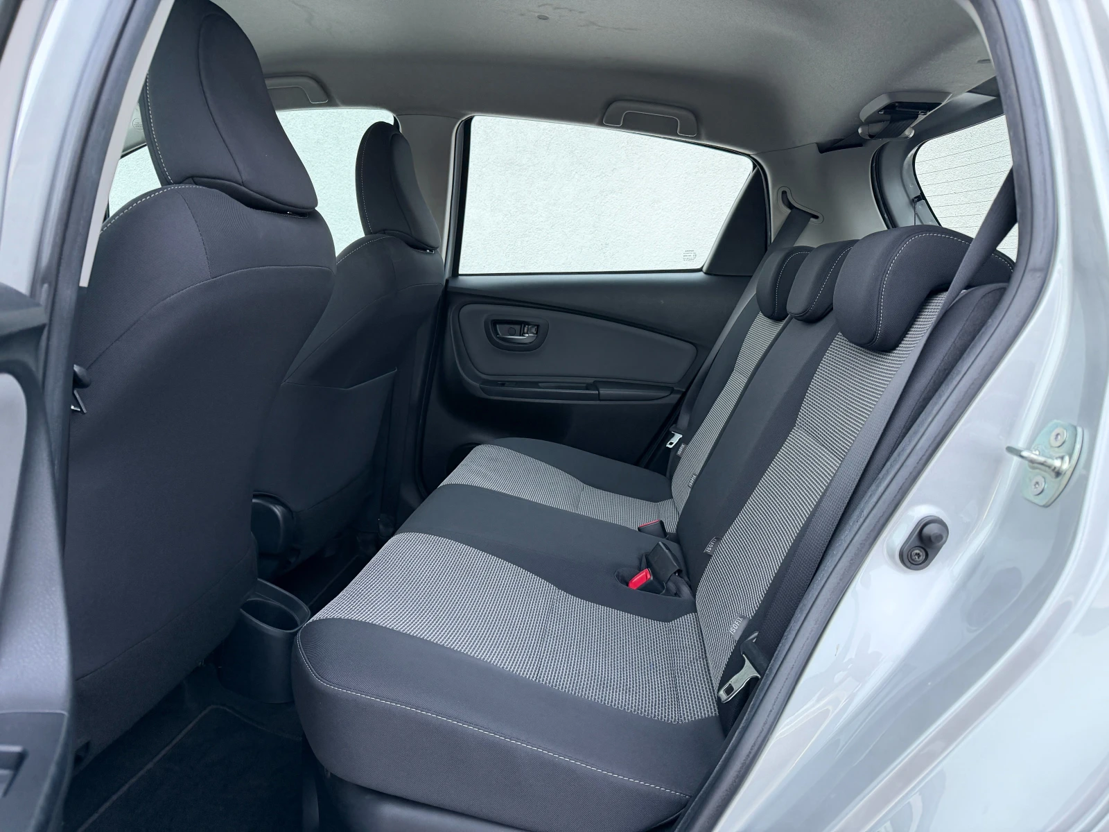 Toyota Yaris Hybrid 169000km | Mobile.bg � ����������� 11