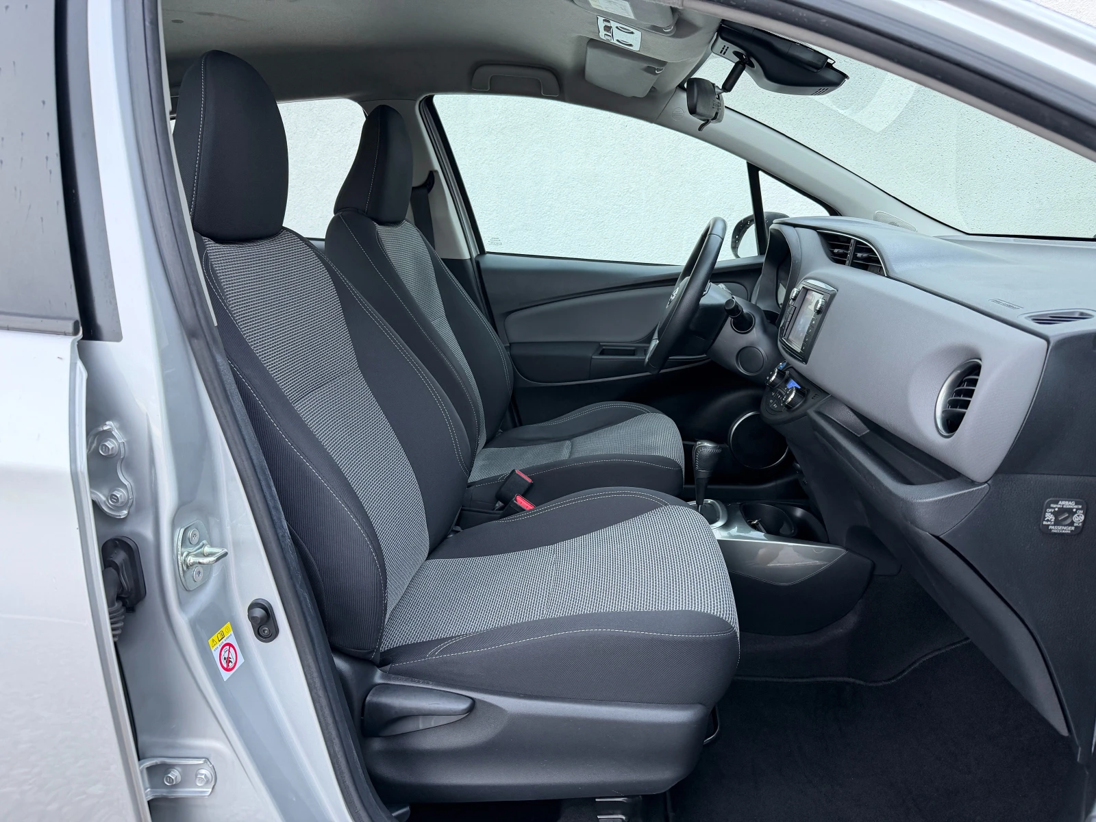 Toyota Yaris Hybrid 169000km | Mobile.bg � ����������� 14