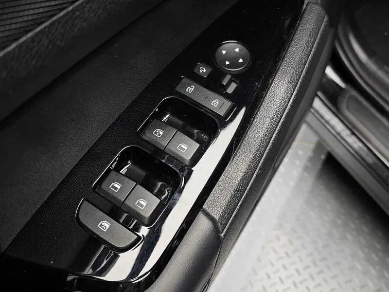 Kia Sportage Diesel 2.0 2Wd Noblesse, снимка 16 - Автомобили и джипове - 55991664