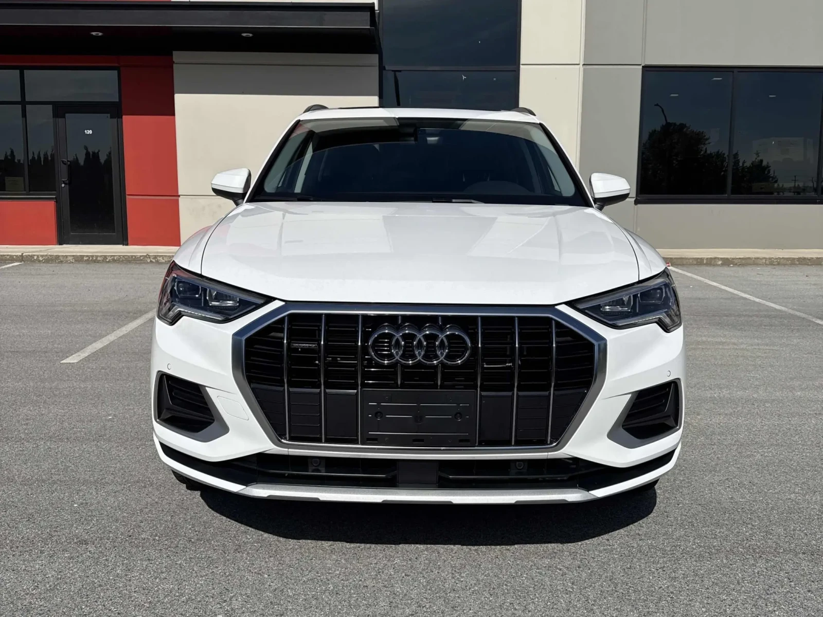 Audi Q3 40 TFSI quattro * CARFAX * АВТО КРЕДИТ * , снимка 2 - Автомобили и джипове - 54796243