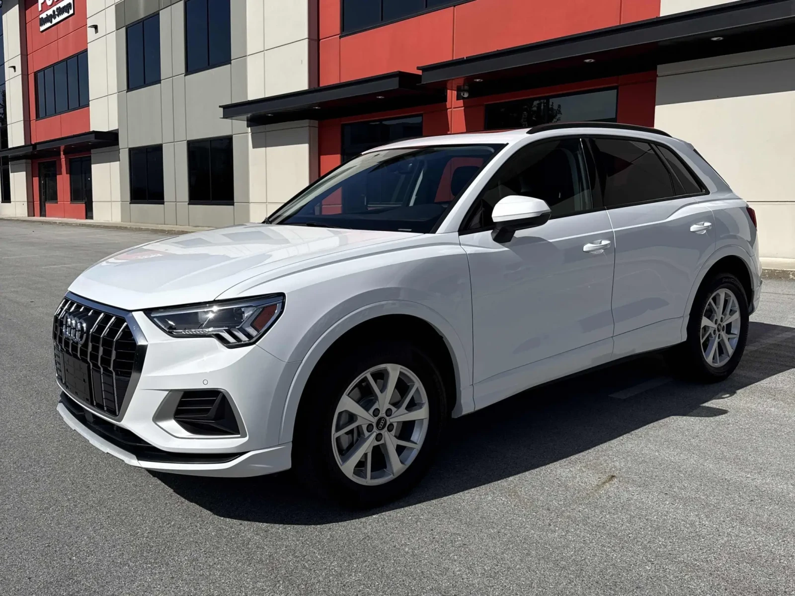 Audi Q3 40 TFSI quattro * CARFAX * АВТО КРЕДИТ * , снимка 3 - Автомобили и джипове - 54796243