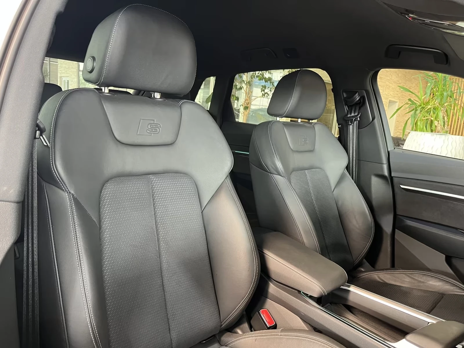 Audi Q8 50 E-TRON / S-LINE / QUATTRO / B&O / MATRIX / AIR, снимка 15 - Автомобили и джипове - 55203155