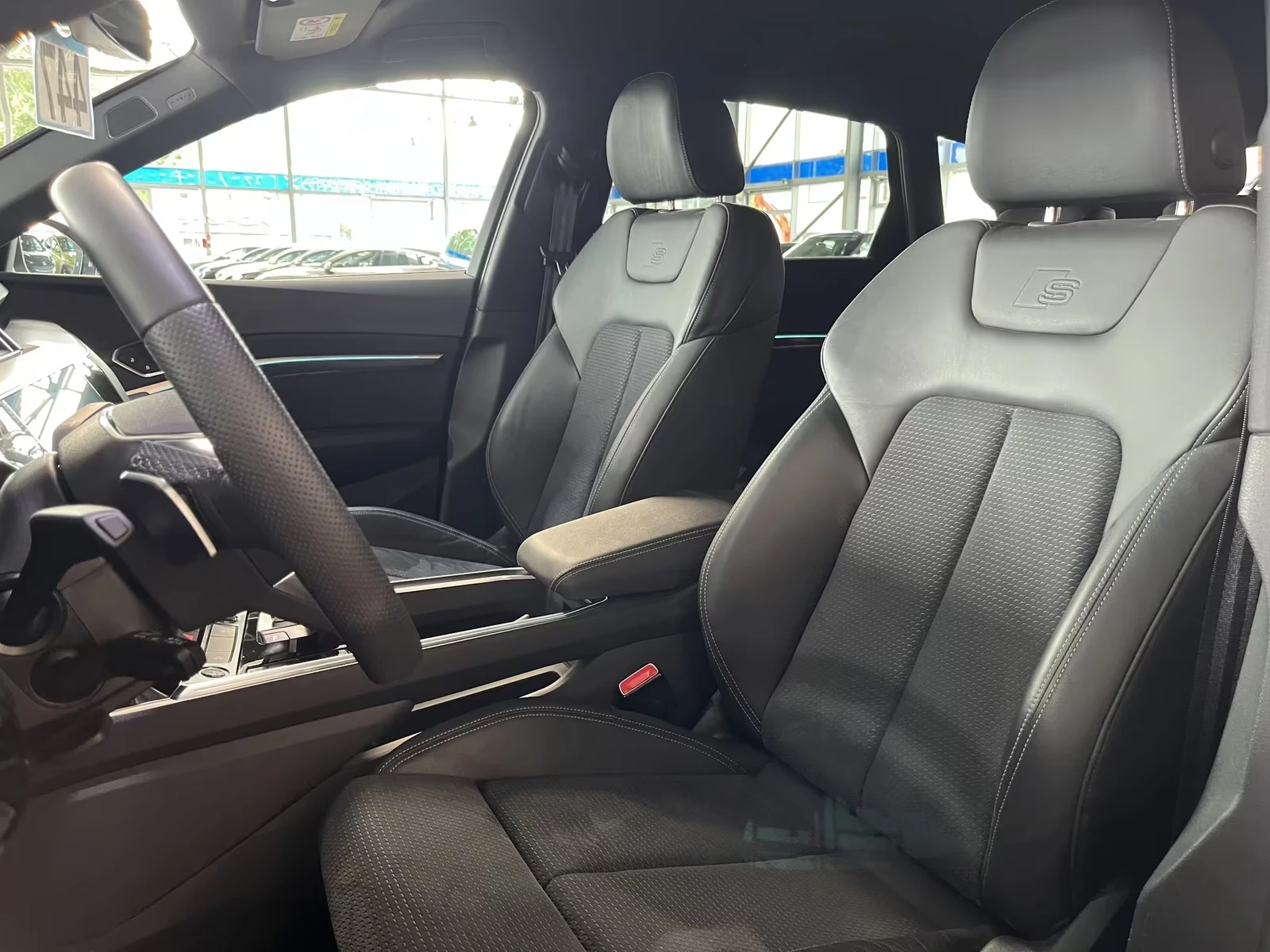Audi Q8 50 E-TRON / S-LINE / QUATTRO / B&O / MATRIX / AIR, снимка 8 - Автомобили и джипове - 55203155