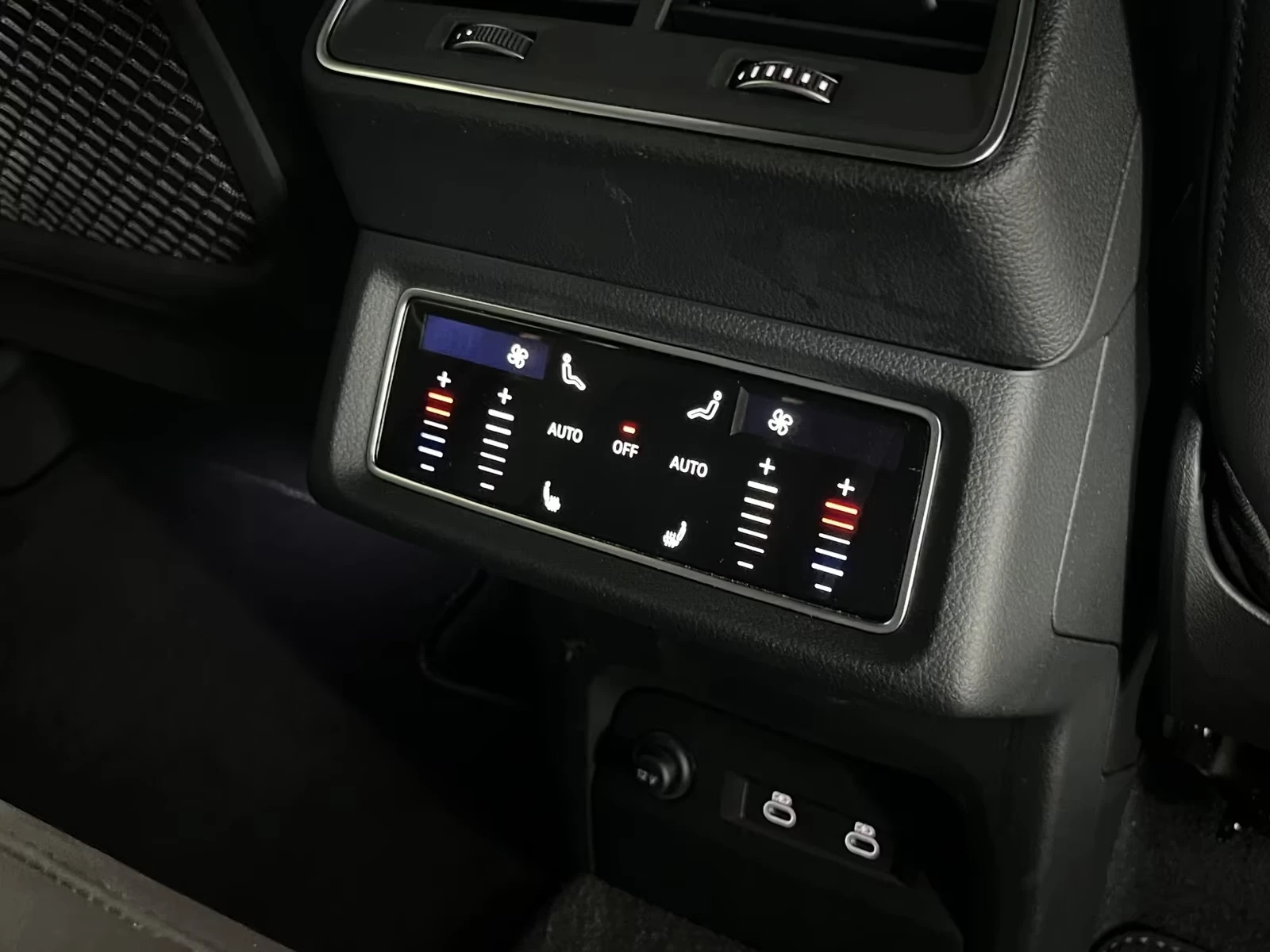 Audi Q8 50 E-TRON / S-LINE / QUATTRO / B&O / MATRIX / AIR, снимка 17 - Автомобили и джипове - 55203155