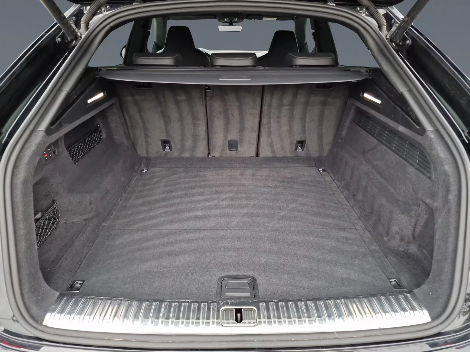 Audi SQ8 TFSI/507HP/MATRIX/HUD/PANO/360/774z, снимка 7 - Автомобили и джипове - 55690274