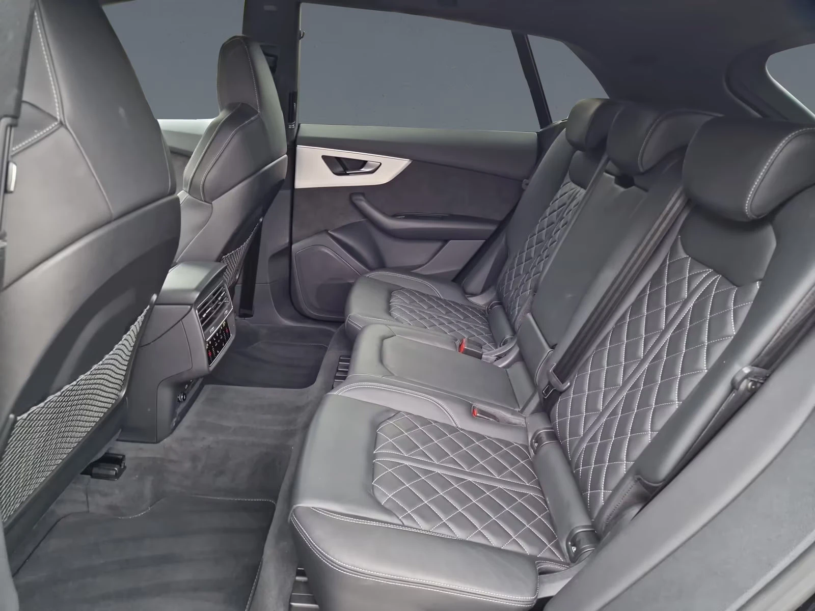 Audi SQ8 TFSI/507HP/MATRIX/HUD/PANO/360/774z, снимка 13 - Автомобили и джипове - 55690274