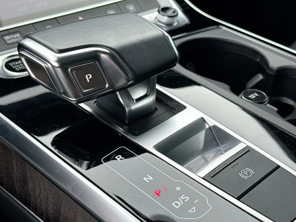 Audi Q7 55TFSI* MATRIX* S* LINE* ПАНОРАМА* МЪРТВАТ* ТОЧКА*, снимка 10 - Автомобили и джипове - 55982810