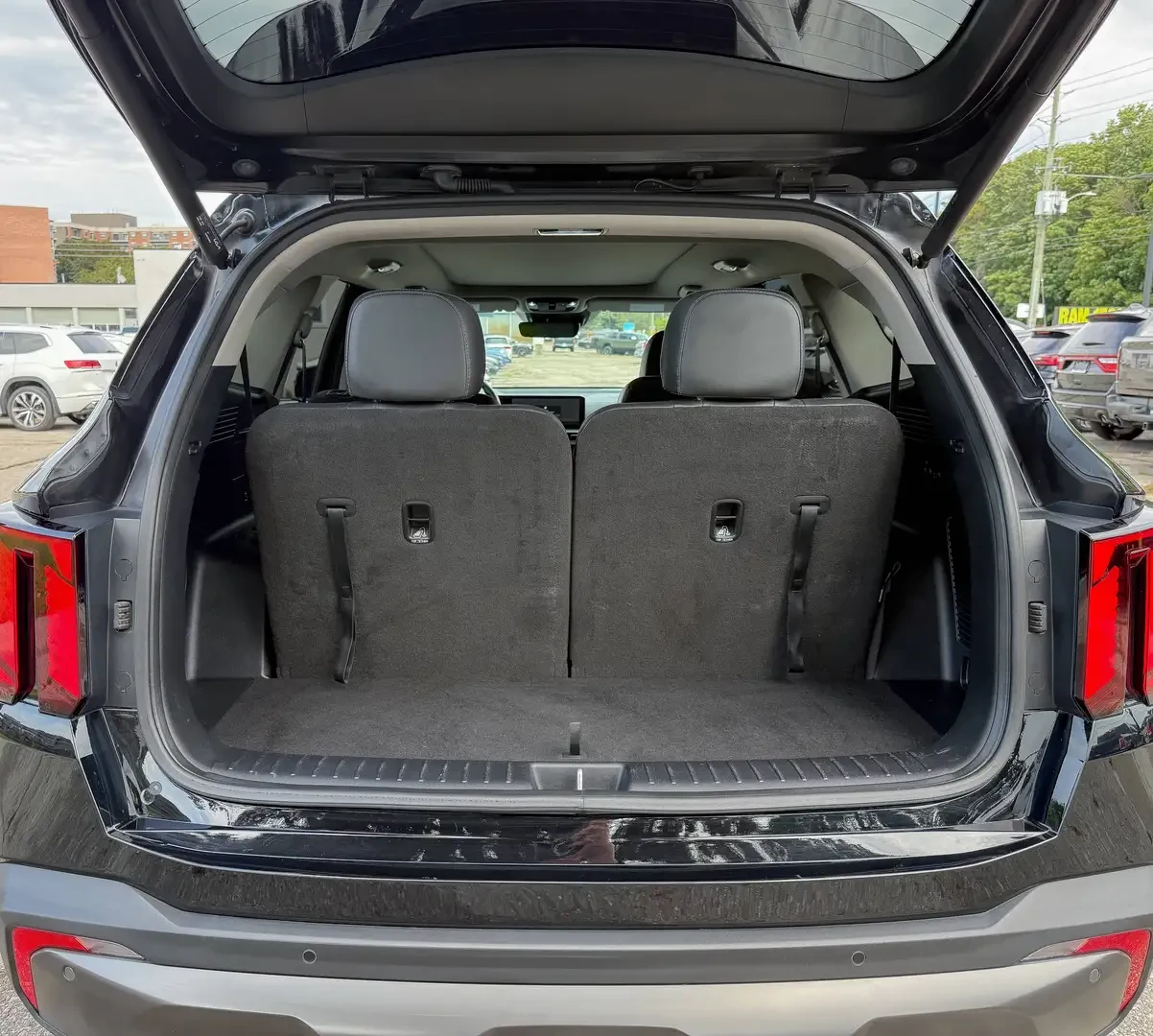 Kia Sorento 2025* X-LINE* PANO* BOSE* BLK OPT* 360* DIS* ОБДУХ, снимка 17 - Автомобили и джипове - 56132259