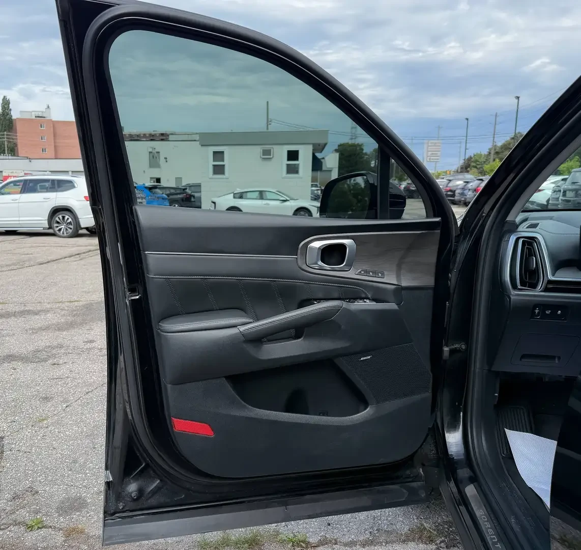 Kia Sorento 2025* X-LINE* PANO* BOSE* BLK OPT* 360* DIS* ОБДУХ, снимка 12 - Автомобили и джипове - 56132259