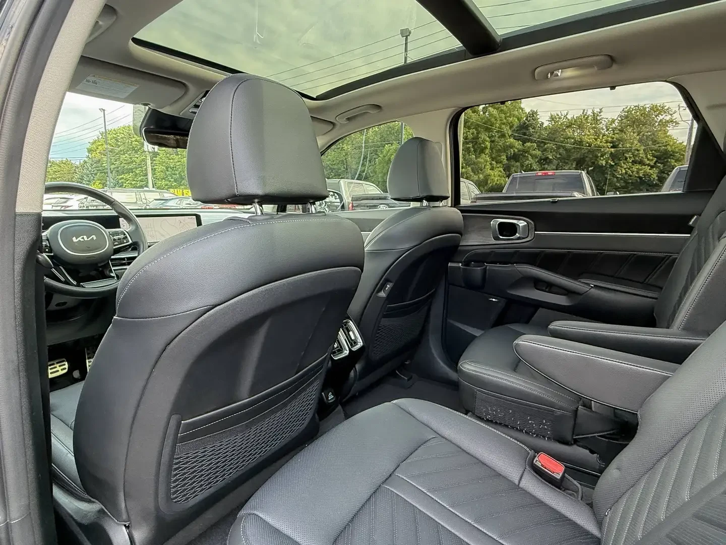 Kia Sorento 2025* X-LINE* PANO* BOSE* BLK OPT* 360* DIS* ОБДУХ, снимка 13 - Автомобили и джипове - 56132259