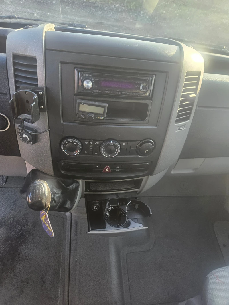 VW Crafter 2.5TDI L2H1 109pk, снимка 8 - Бусове и автобуси - 52776081