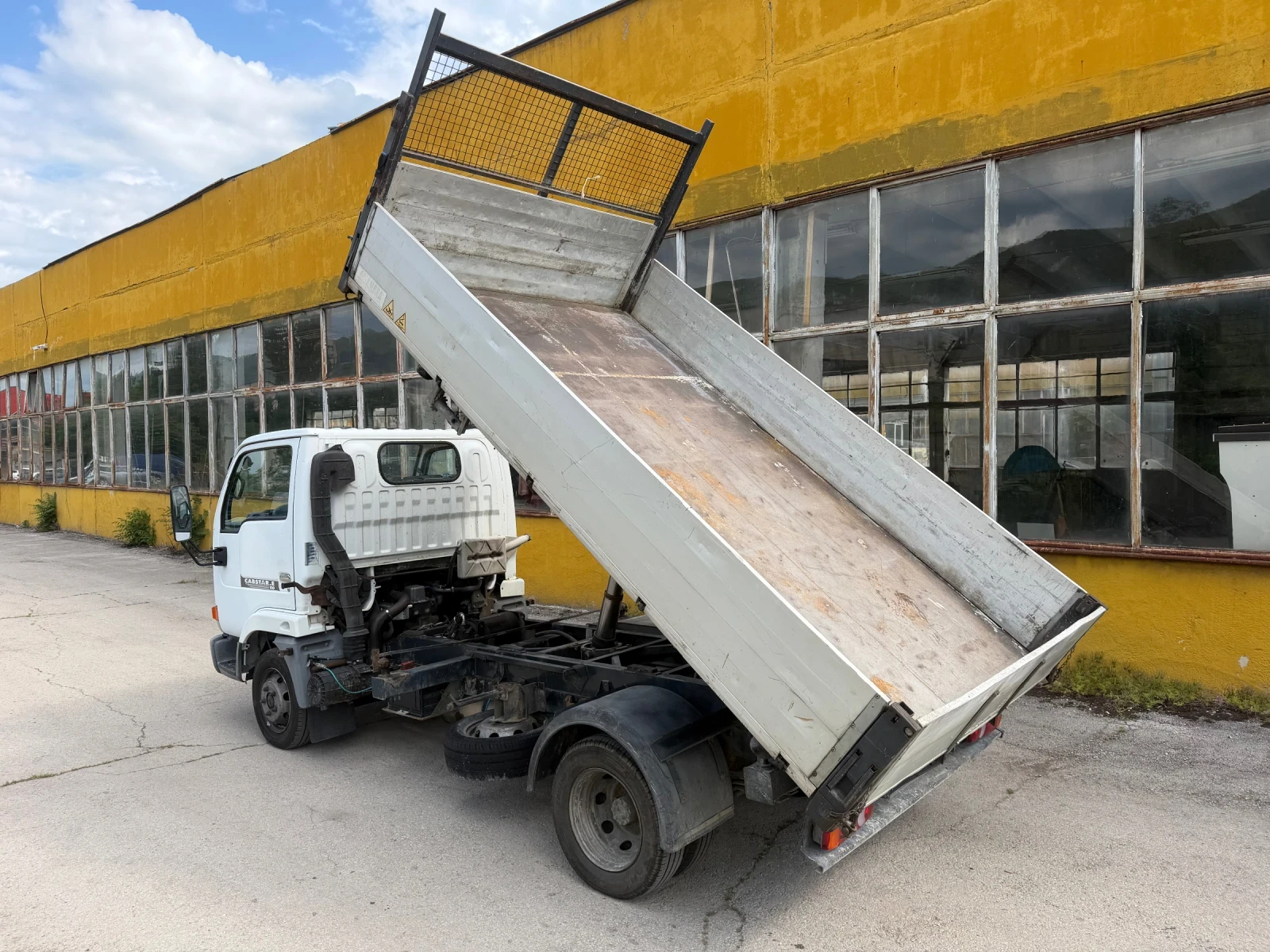 Nissan Capstar Самосвал* ИТАЛИЯ, снимка 2 - Бусове и автобуси - 54728055