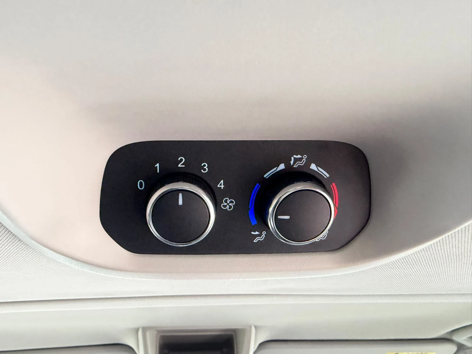Ford Tourneo 2.0D CUSTOM SPORT ST-LINE AUTOMATIK NAVI KAMERA , снимка 17 - Бусове и автобуси - 55709975