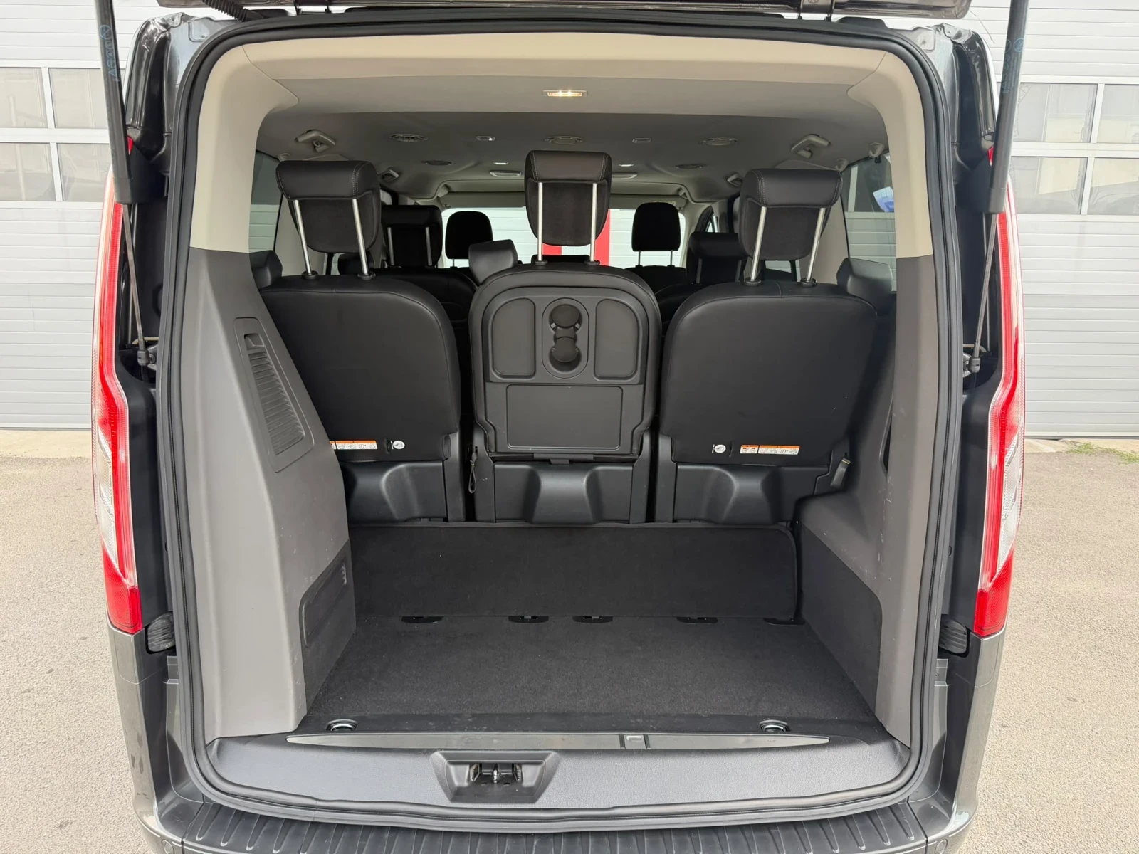 Ford Tourneo 2.0D CUSTOM SPORT ST-LINE AUTOMATIK NAVI KAMERA , снимка 11 - Бусове и автобуси - 55709975