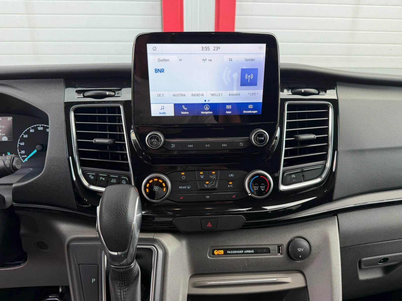 Ford Tourneo 2.0D CUSTOM SPORT ST-LINE AUTOMATIK NAVI KAMERA , снимка 14 - Бусове и автобуси - 55709975