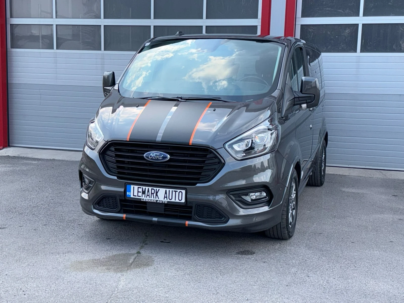 Ford Tourneo 2.0D CUSTOM SPORT ST-LINE AUTOMATIK NAVI KAMERA , снимка 2 - Бусове и автобуси - 55709975