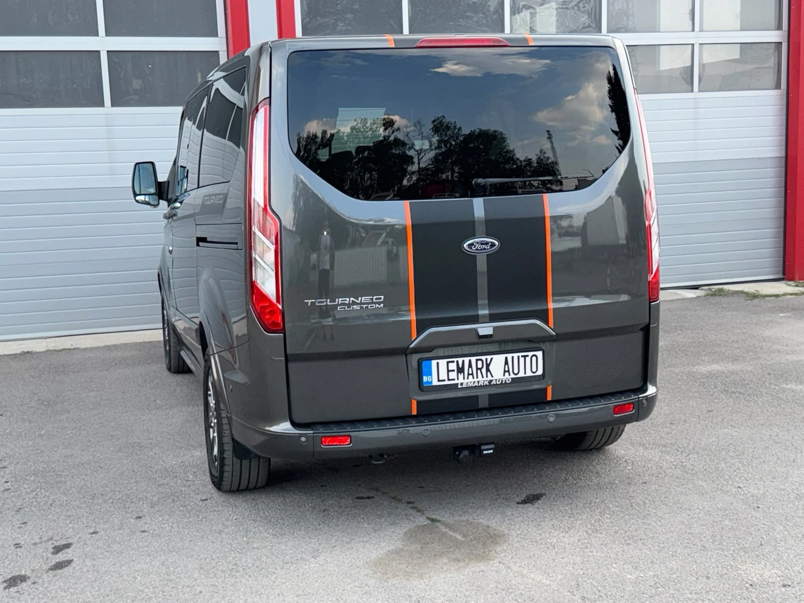 Ford Tourneo 2.0D CUSTOM SPORT ST-LINE AUTOMATIK NAVI KAMERA , снимка 9 - Бусове и автобуси - 55709975