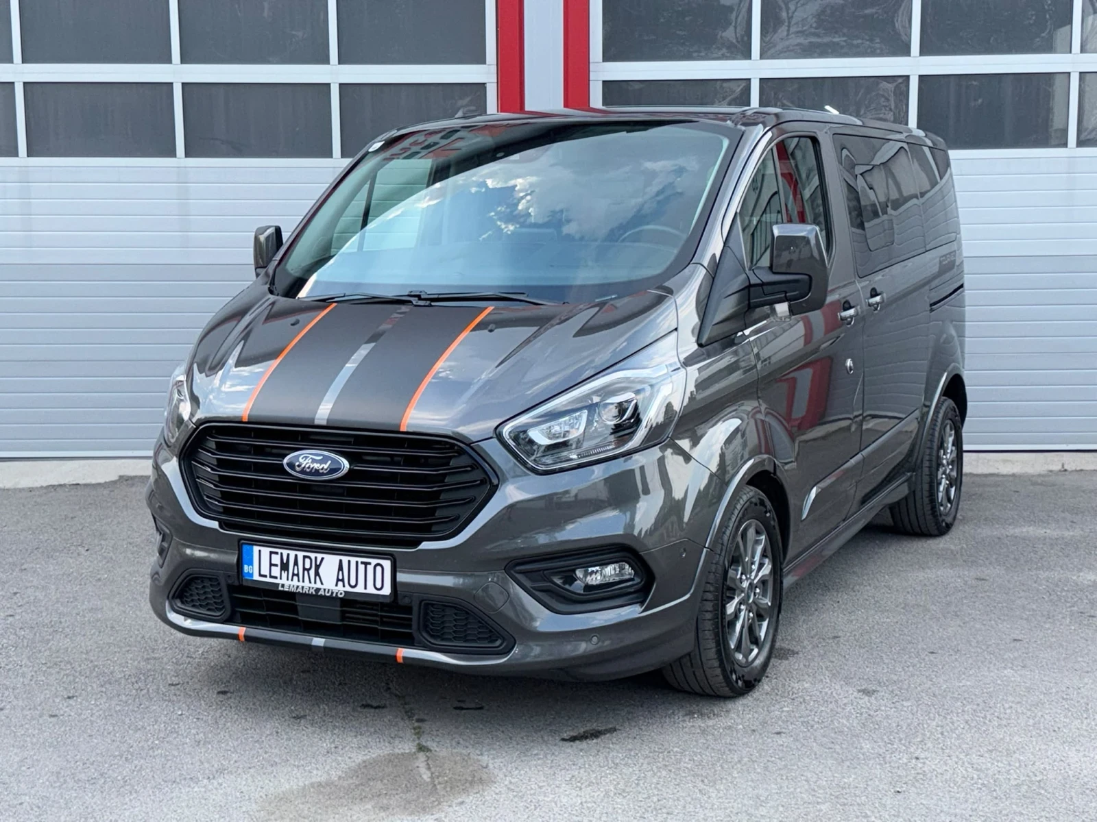 Ford Tourneo 2.0D CUSTOM SPORT ST-LINE AUTOMATIK NAVI KAMERA , снимка 4 - Бусове и автобуси - 55709975