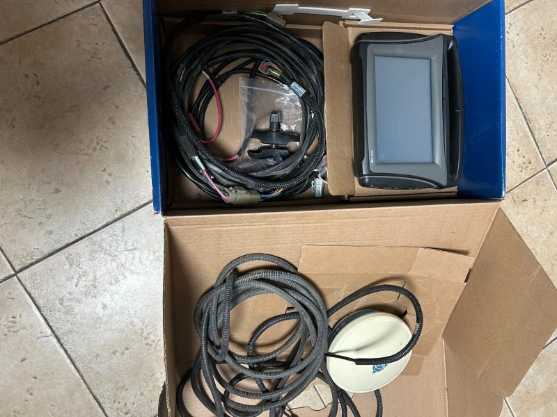 Друг вид Български Навигация Trimble CFX 750 + антена+ чисто нов кабе, снимка 2 - Селскостопанска техника - 52646035