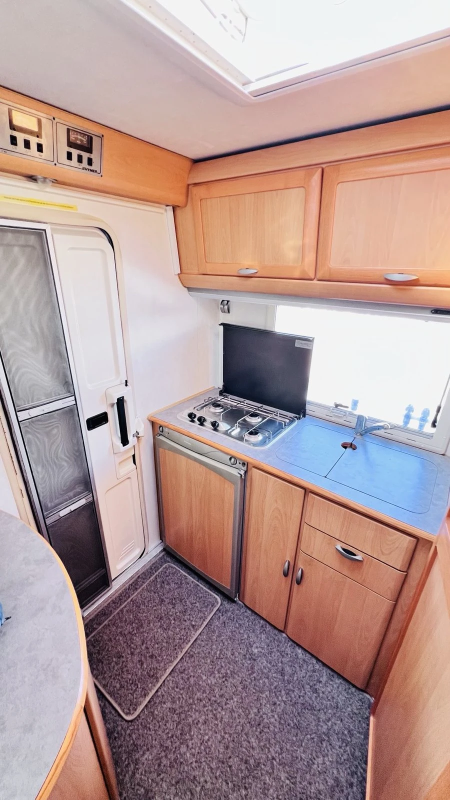 Кемпер HYMER / ERIBA 544, снимка 16 - Каравани и кемпери - 56061495