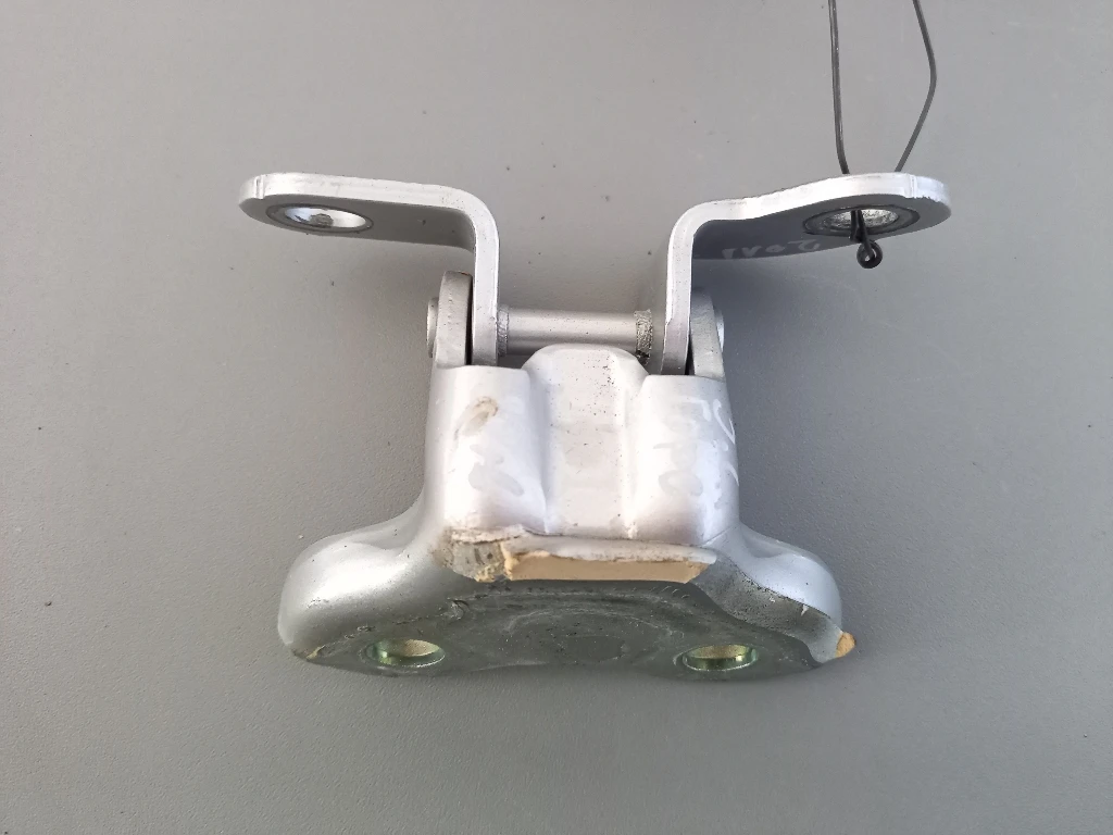 Панта врата задна лява горна Тойота Аурис 