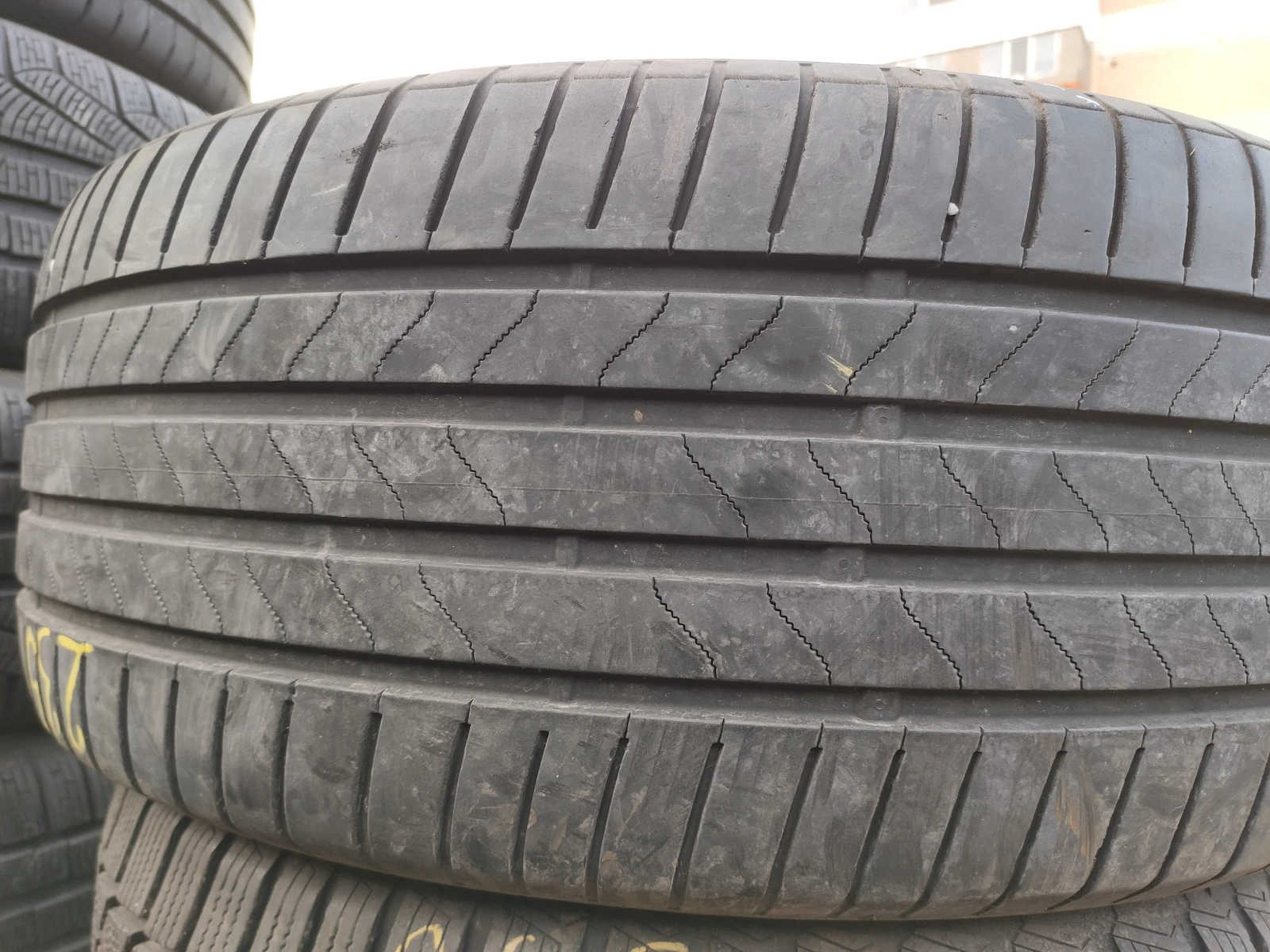 Гуми Летни 235/50R18, снимка 2 - Гуми и джанти - 54635179