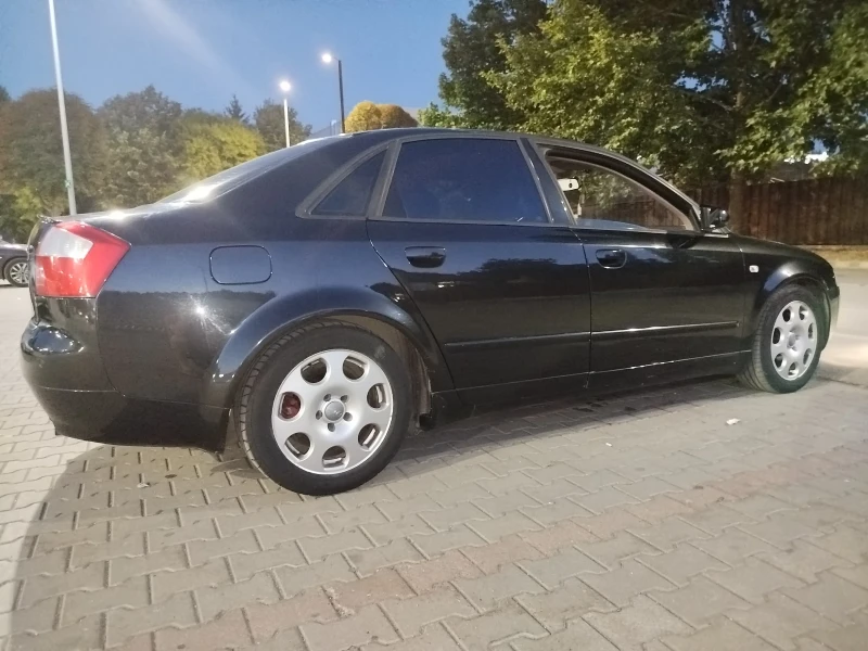 Audi A4 2.4, снимка 3 - Автомобили и джипове - 47197609