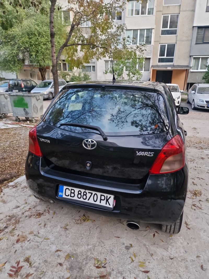 Toyota Yaris Лек автомобил, снимка 3 - Автомобили и джипове - 47810122