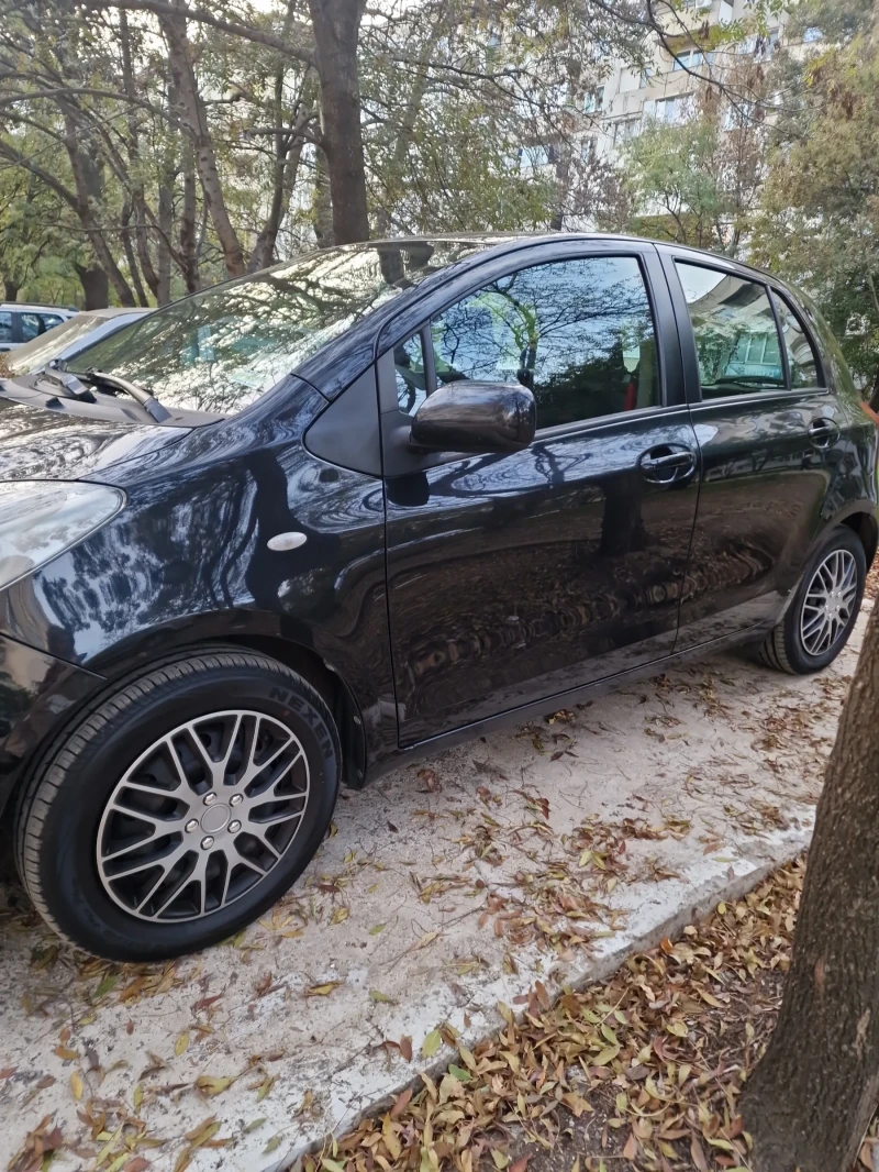 Toyota Yaris Лек автомобил, снимка 7 - Автомобили и джипове - 47810122