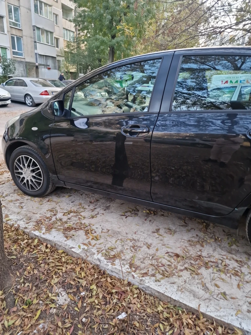 Toyota Yaris Лек автомобил, снимка 9 - Автомобили и джипове - 47810122