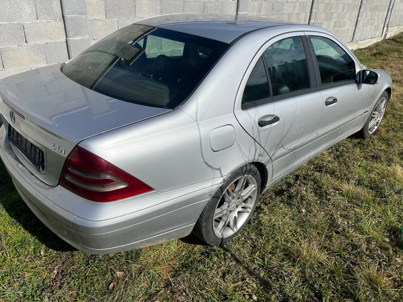 Mercedes-Benz C 200 Cdi, снимка 4 - Автомобили и джипове - 49373256