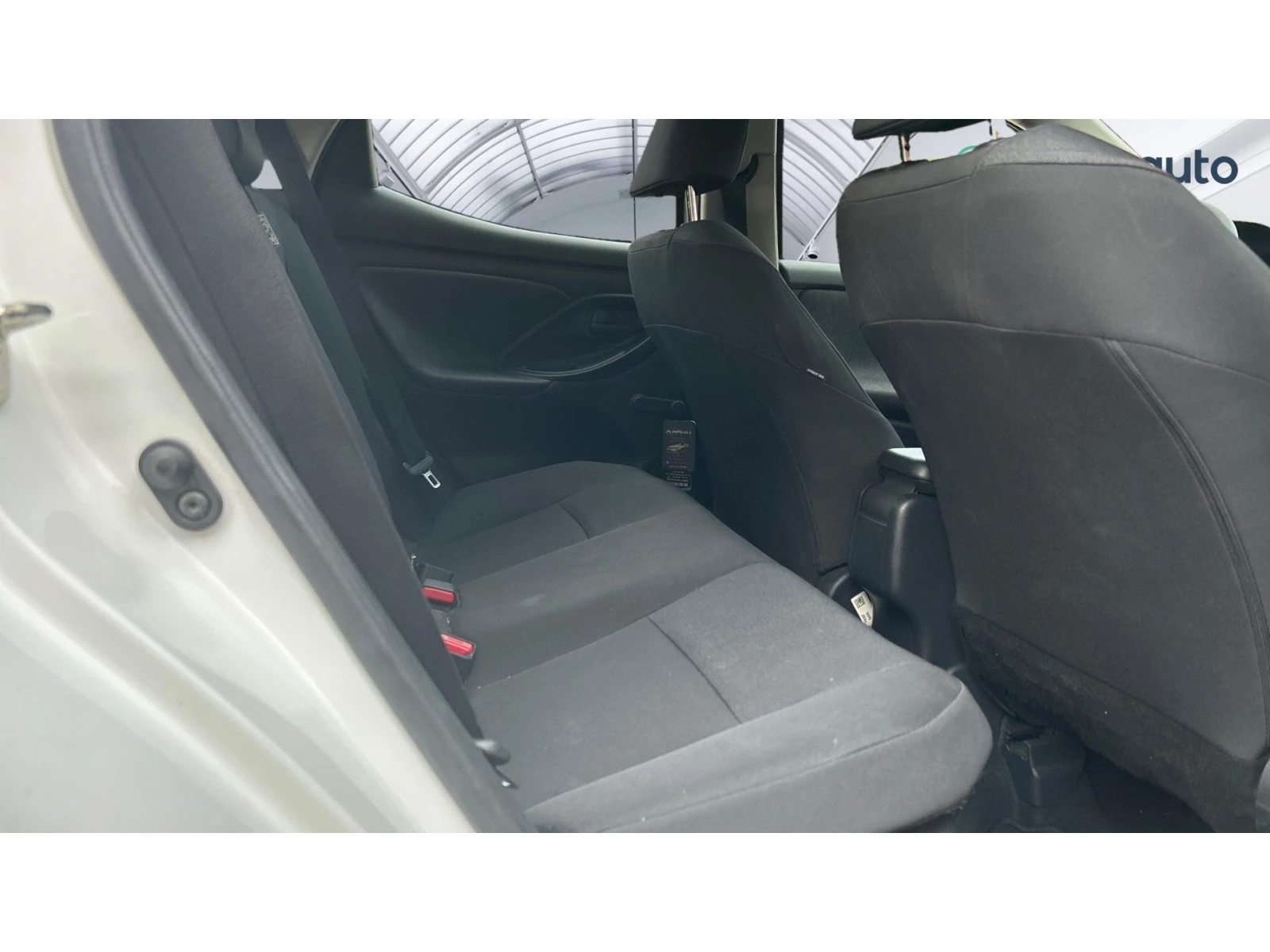 Toyota Yaris 1.5 HSD, Месечна вноска от 355 лв. - изображение 10