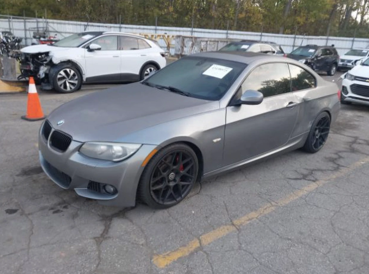 BMW 335 M-pack, два ключа, пера на волана  - изображение 2