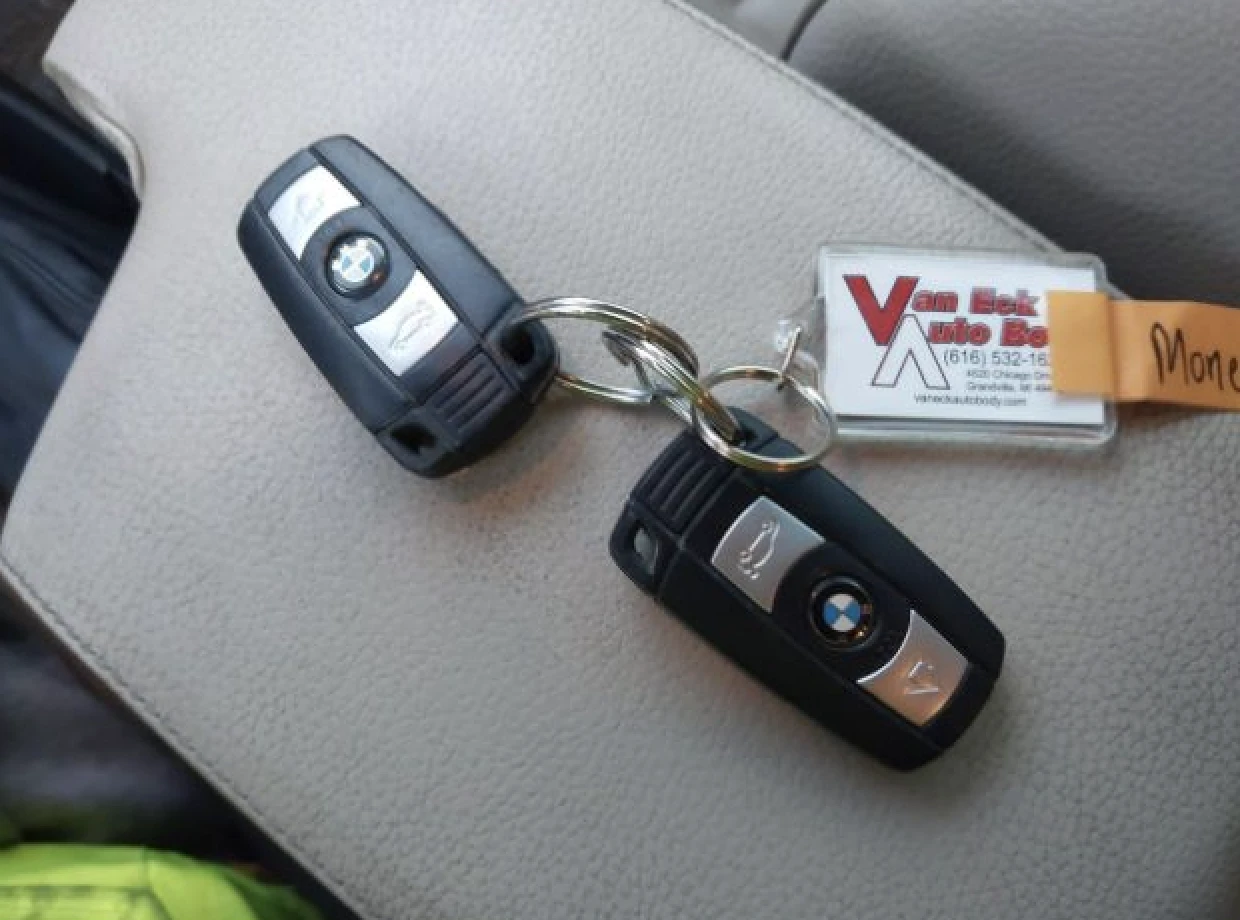 BMW 335 M-pack, два ключа, пера на волана  - изображение 10