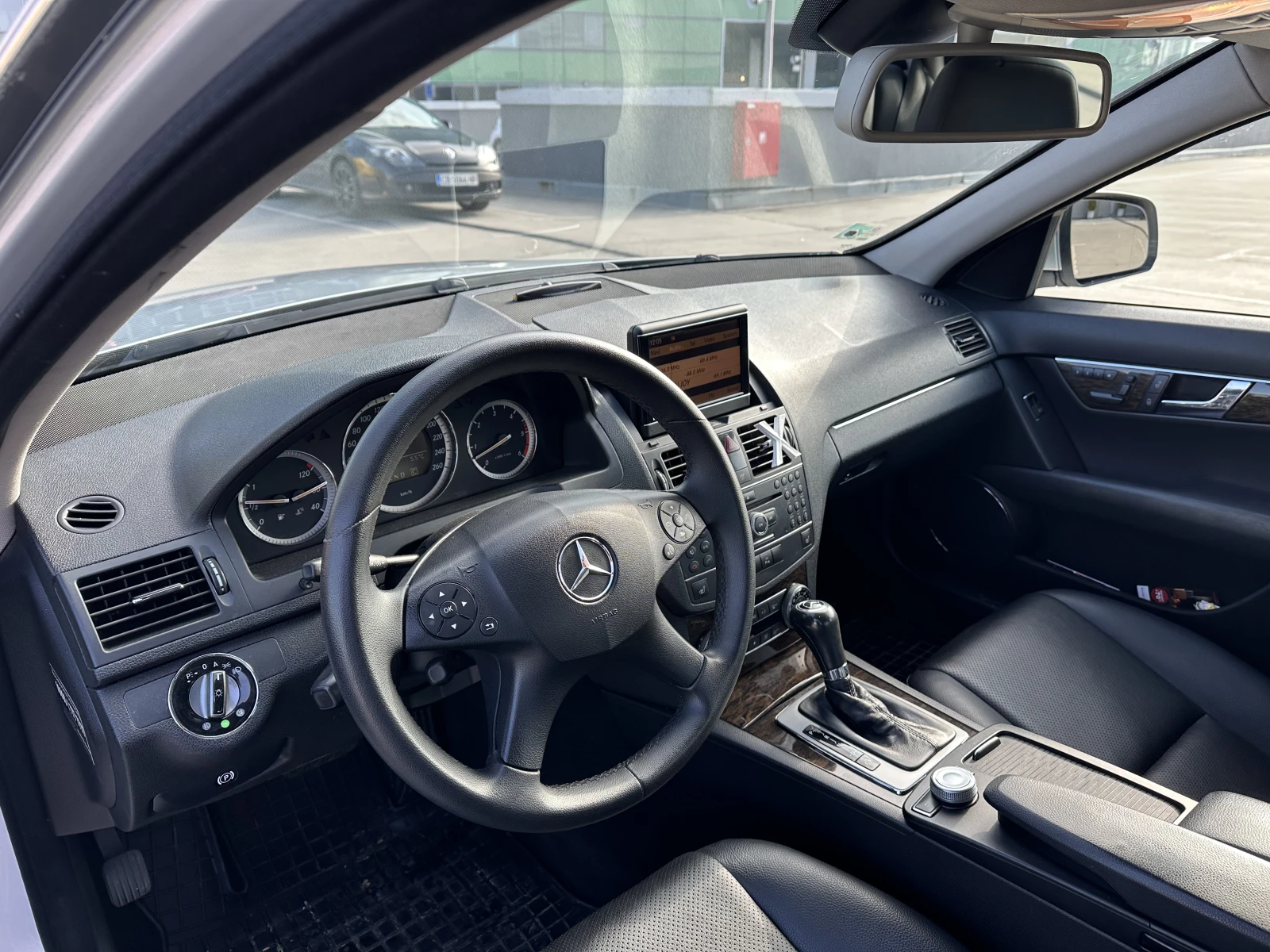 Mercedes-Benz C 320  - изображение 7