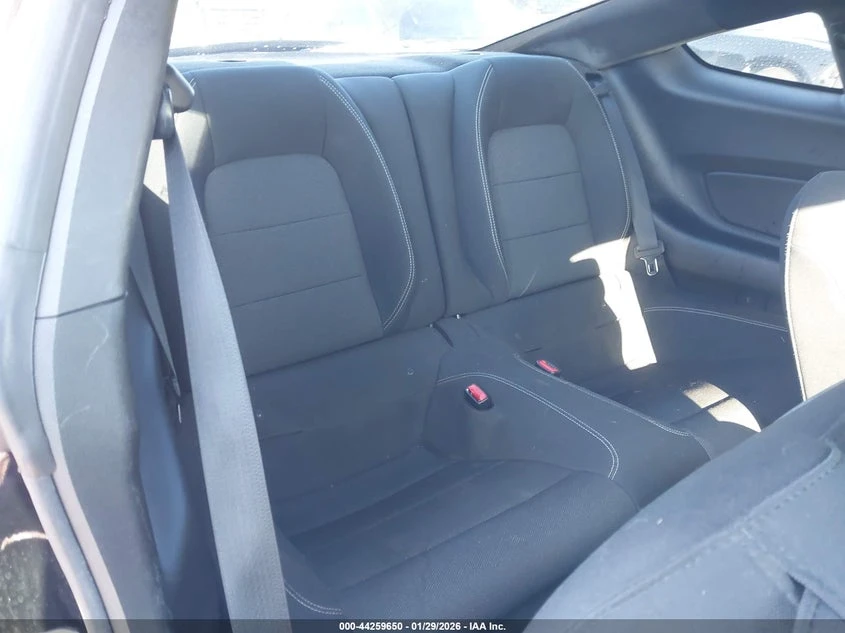 Ford Mustang 3.7l Fastback V6, снимка 8 - Автомобили и джипове - 54002316