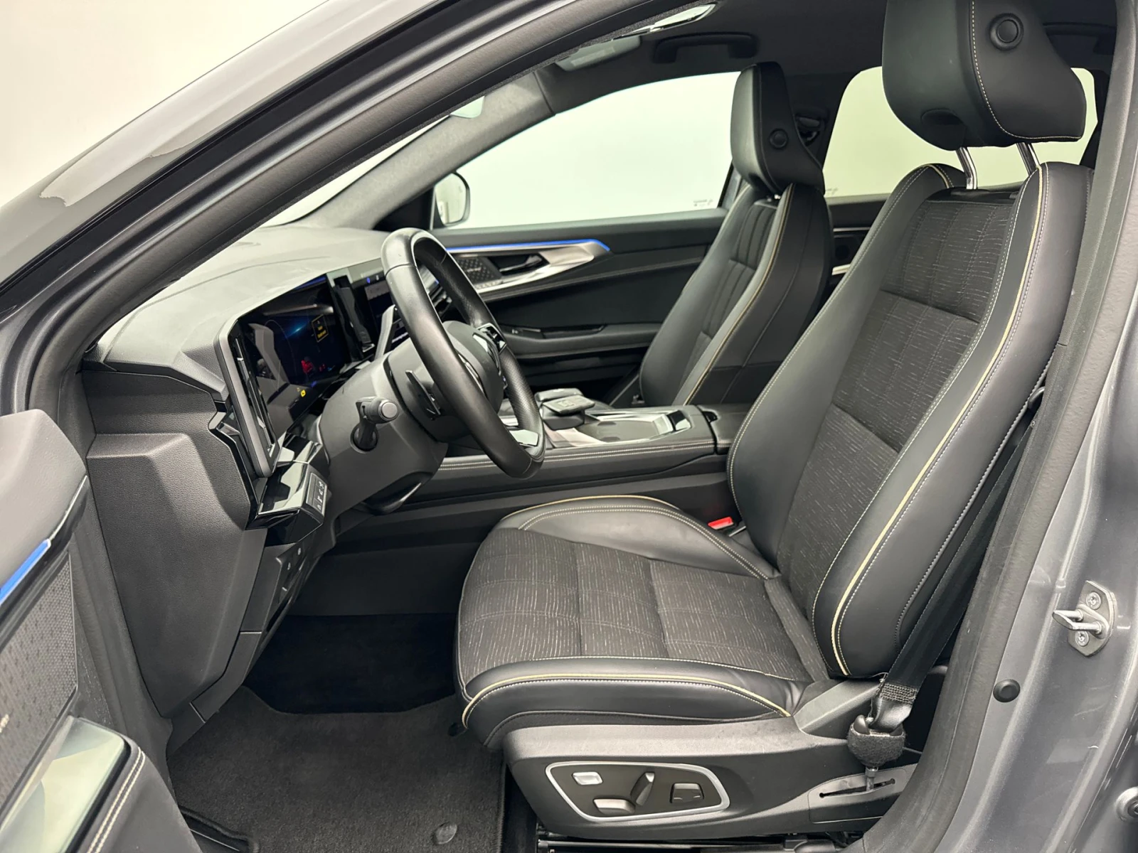 Renault Austral  Iconic, снимка 14 - Автомобили и джипове - 54414289