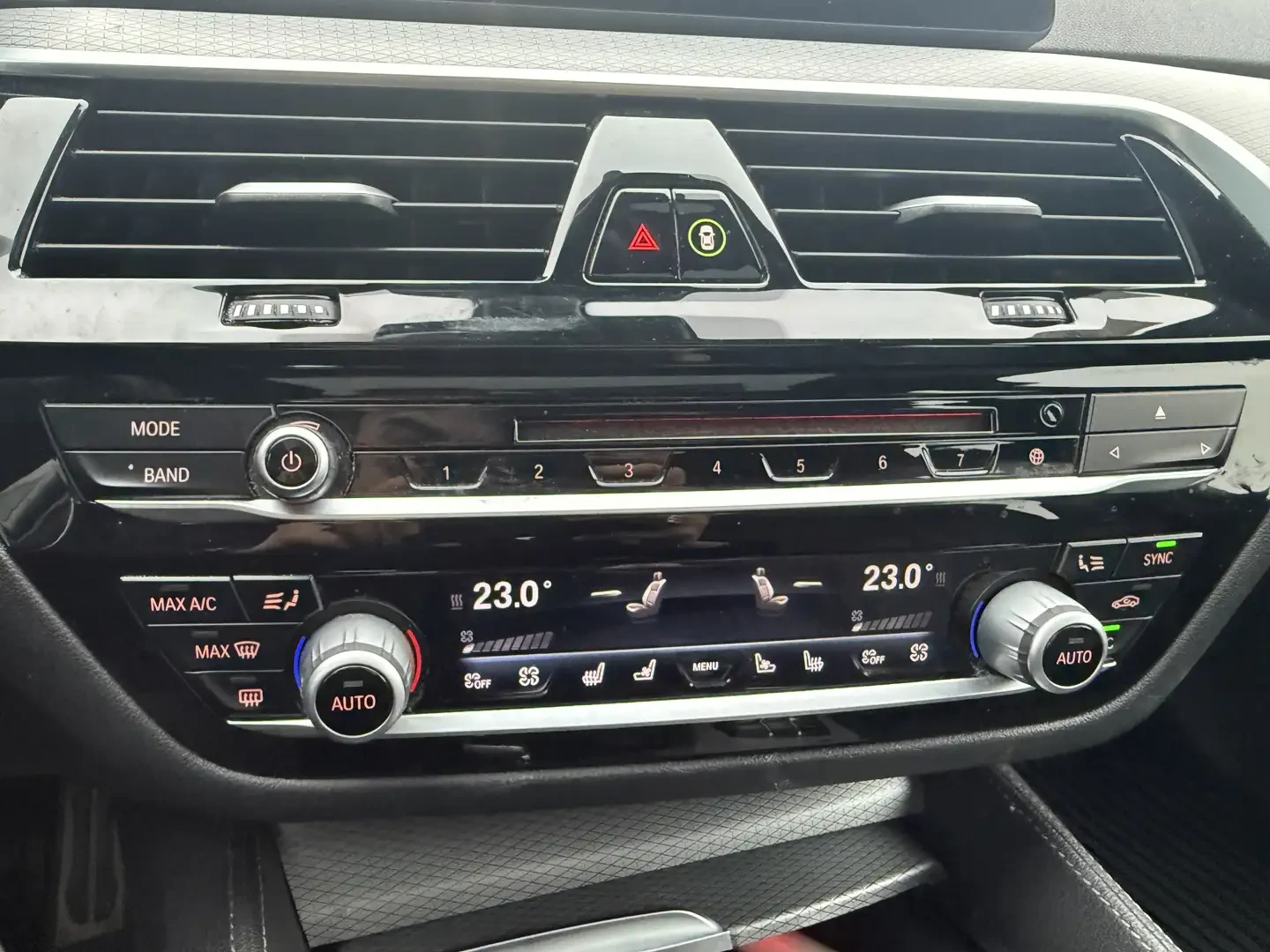 BMW 530 i  xDrive M-Pack , снимка 9 - Автомобили и джипове - 54606882