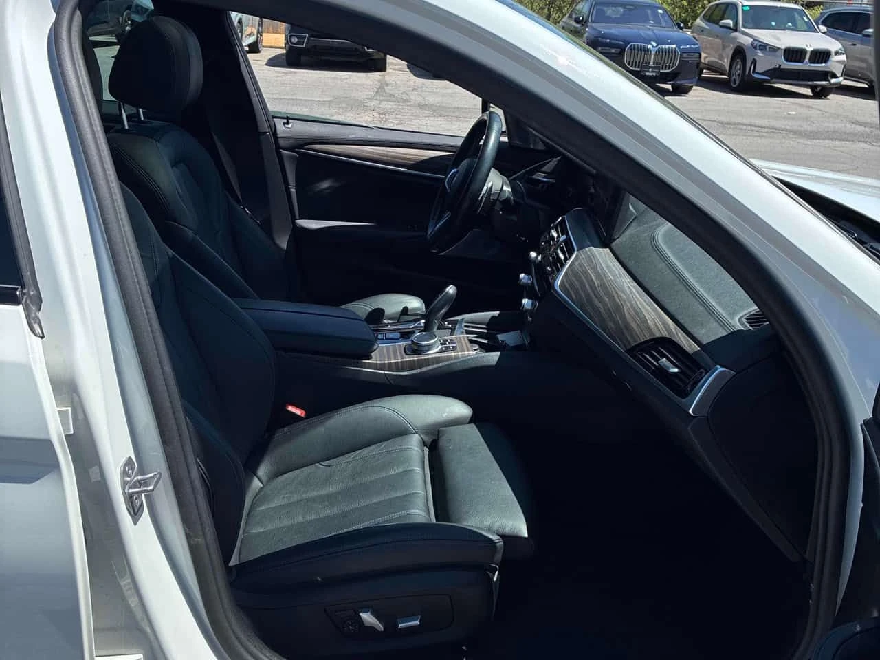 BMW 540 i xDrive/ПАНОРАМА/ДИСТРОНИК/OT BMW, снимка 13 - Автомобили и джипове - 54647369