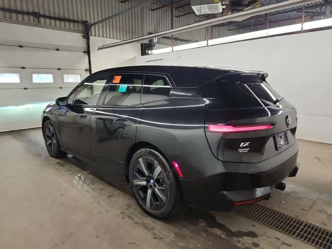 BMW iX XDRIVE50  CARFAX | Mobile.bg � ����������� 4