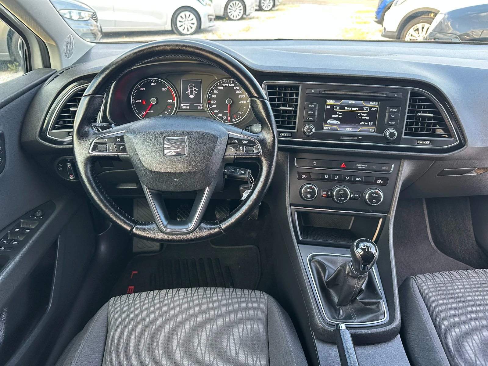 Seat Leon 1.6TDI* LED* 127к. РЕАЛНИ* , снимка 12 - Автомобили и джипове - 54765599