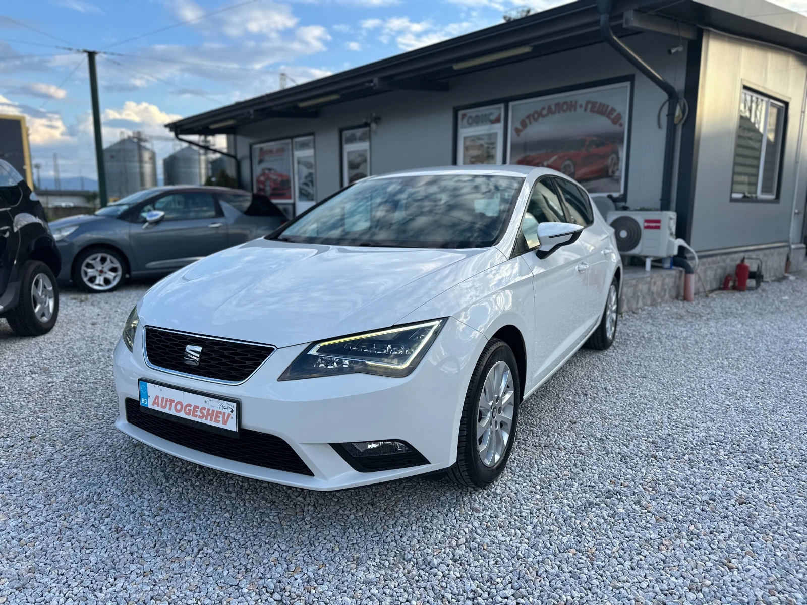 Seat Leon 1.6TDI* LED* 127к. РЕАЛНИ* , снимка 2 - Автомобили и джипове - 54765599
