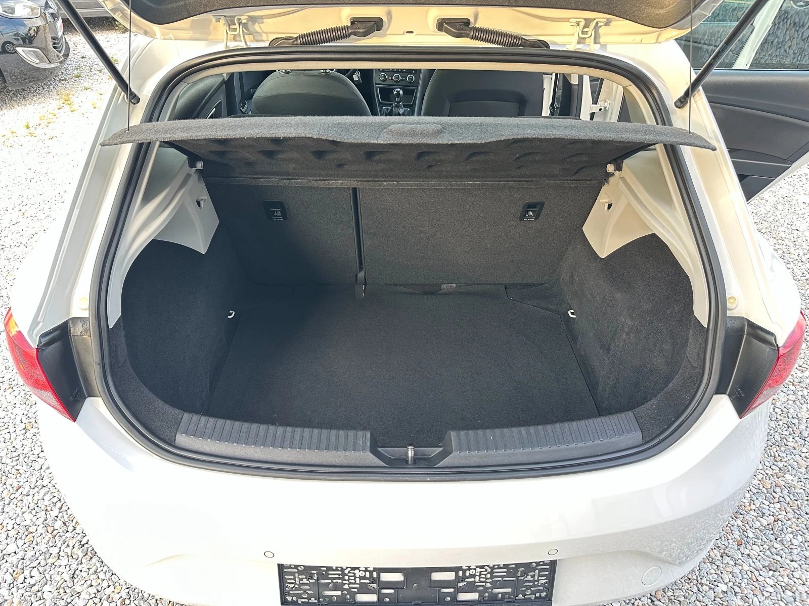 Seat Leon 1.6TDI* LED* 127к. РЕАЛНИ* , снимка 10 - Автомобили и джипове - 54765599