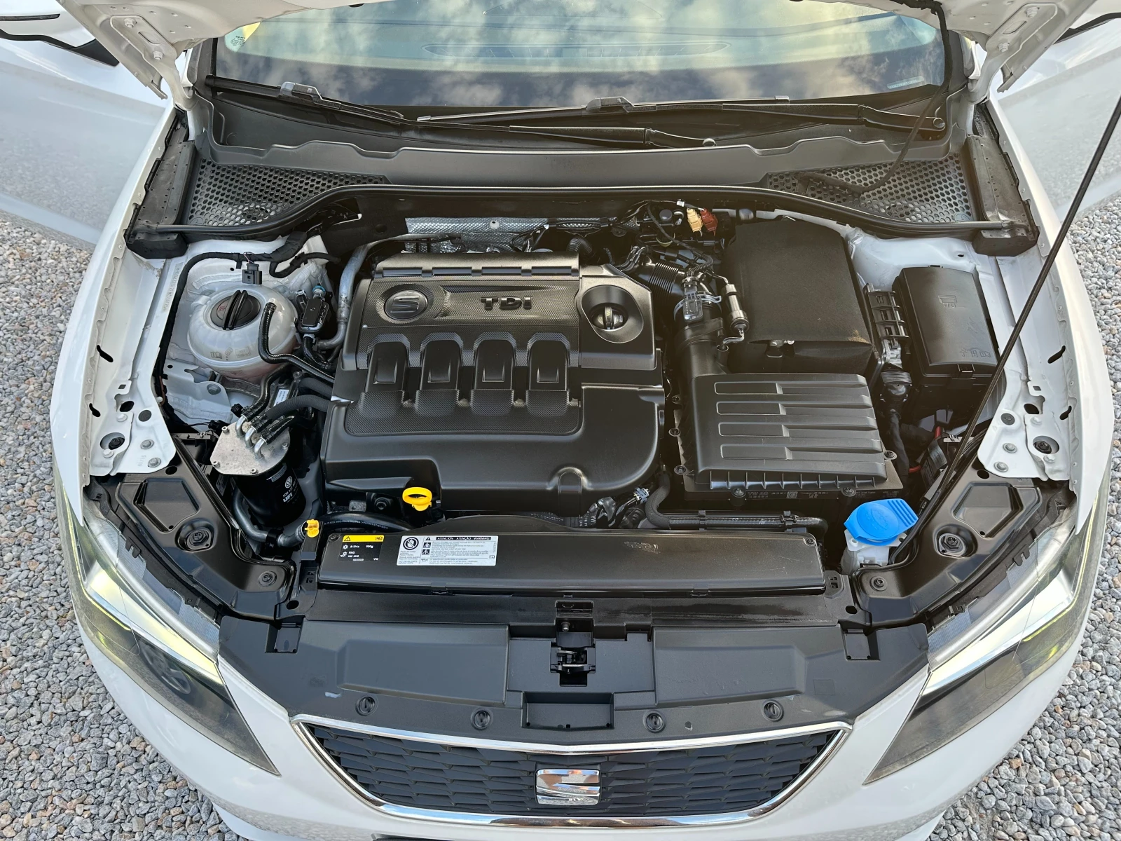 Seat Leon 1.6TDI* LED* 127к. РЕАЛНИ* , снимка 15 - Автомобили и джипове - 54765599