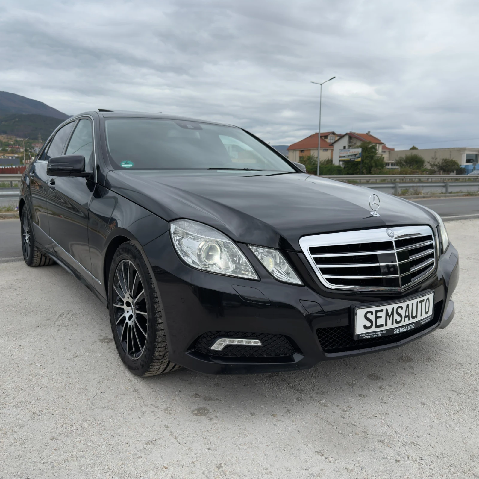 Mercedes-Benz E 350 CGI BlueEfficiency, снимка 3 - Автомобили и джипове - 56258371