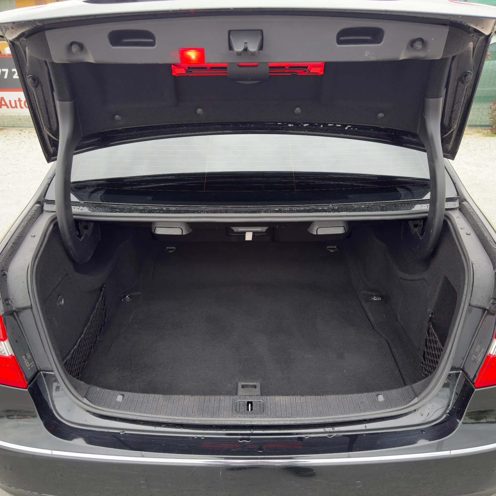 Mercedes-Benz E 350 CGI BlueEfficiency, снимка 8 - Автомобили и джипове - 56258371
