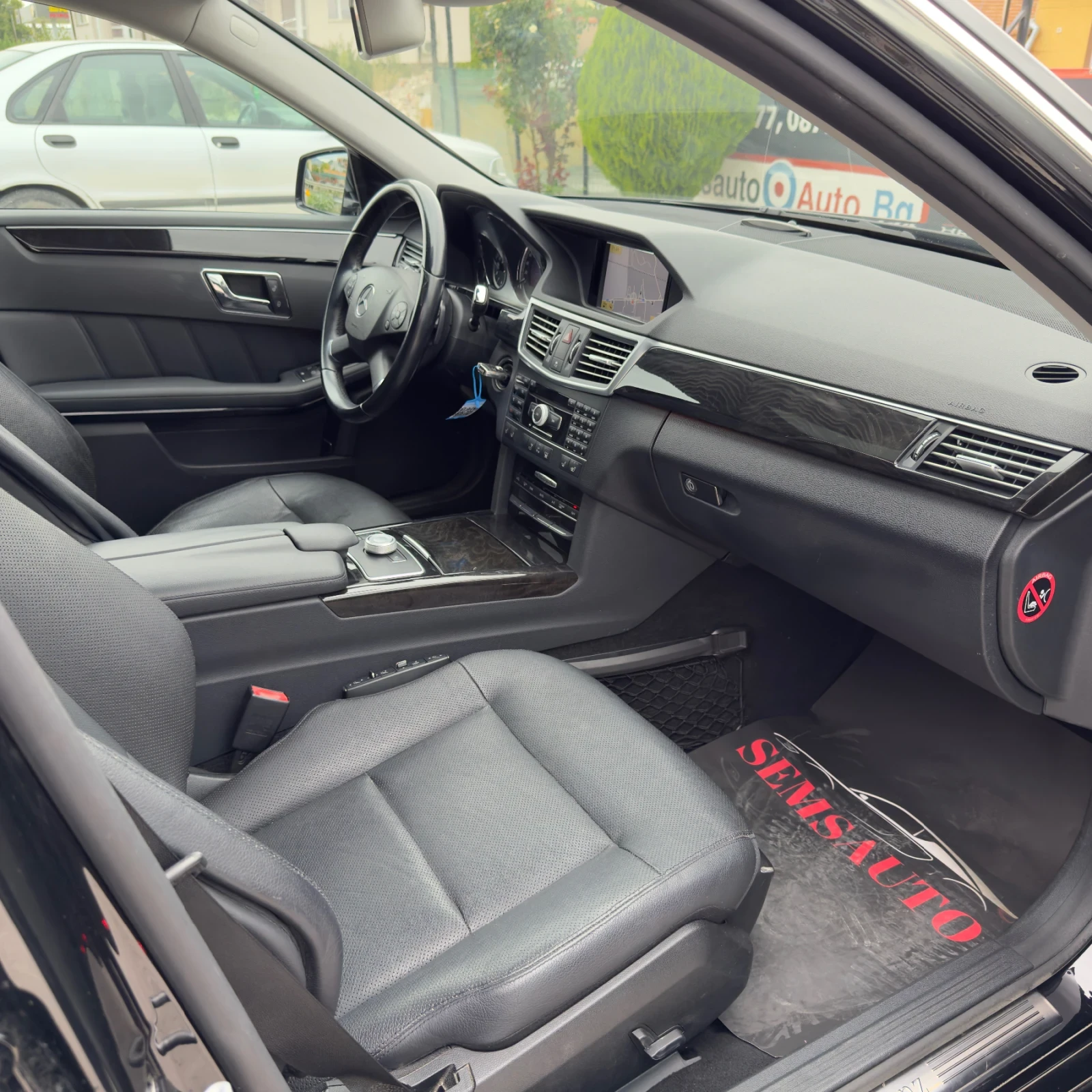 Mercedes-Benz E 350 CGI BlueEfficiency, снимка 11 - Автомобили и джипове - 56258371