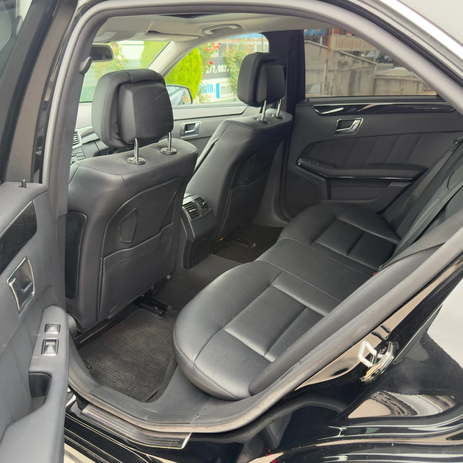 Mercedes-Benz E 350 CGI BlueEfficiency, снимка 12 - Автомобили и джипове - 56258371