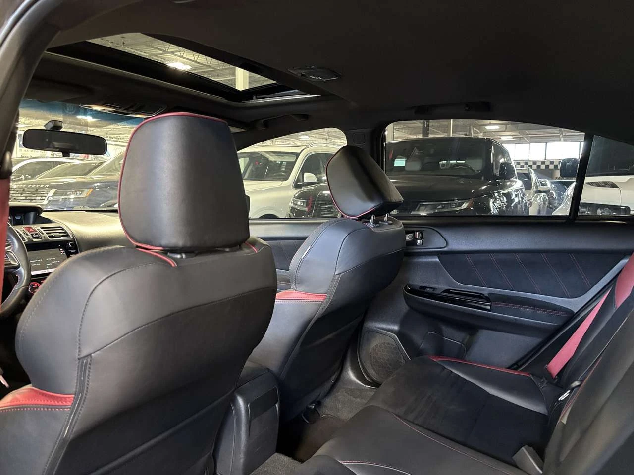 Subaru WRX STI Limited| AWD| MANUAL| LIPSPOILER| NAV| HARMANK | Mobile.bg � ����������� 8