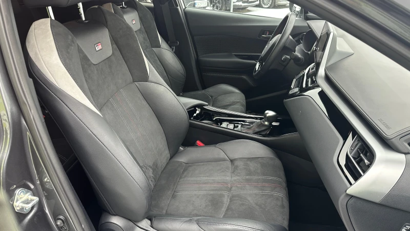 Toyota C-HR GR Sport 2.0 Hybrid, Face Lift, Гаранция, снимка 12 - Автомобили и джипове - 53325039
